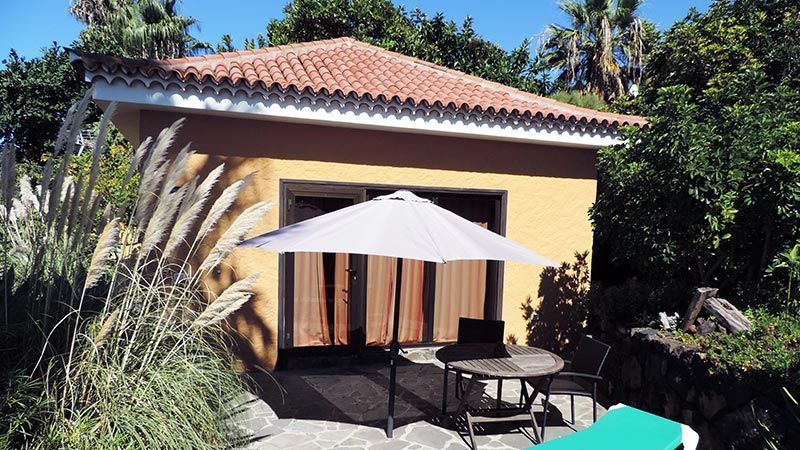 Ferienhaus Teneriffa mit Meerblick – private Terrasse im Grünen