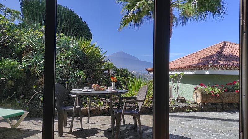 Blick vom Garten auf das Meer – Ferienhaus Teneriffa mit Meerblick