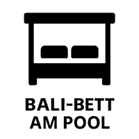Bali-Bett am Pool