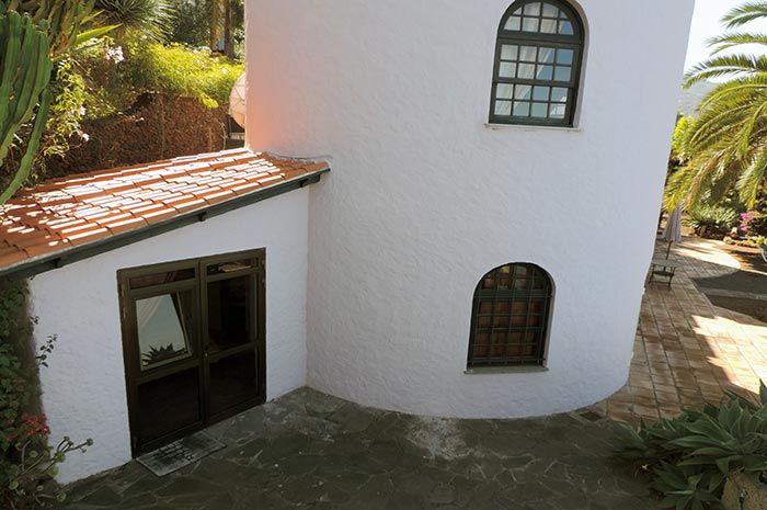 Außenfassade des Turmhauses mit Zugang zur Ferienwohnung Turmwohnung Teneriffa