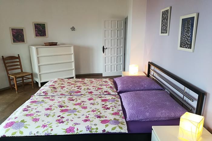 Großes Schlafzimmer mit Doppelbett in der Ferienwohnung Turmwohnung Teneriffa
