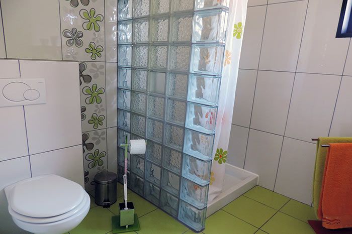 Zweites-Badezimmer-im-Familienchalet-Faisan-Azul-Teneriffa-–-ideal-für-Familien-mit-Kindern